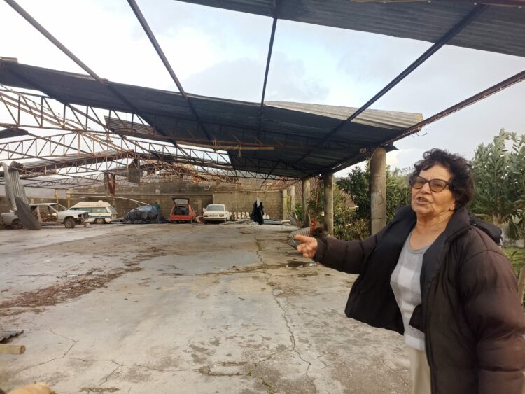 “Ainda não apareceu aqui ninguém. Estamos entregues a nós próprios”