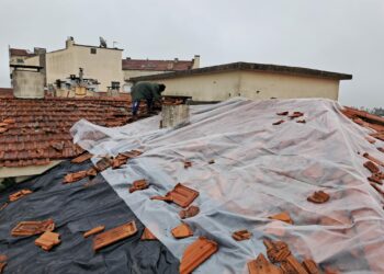Telhas: saiba onde ir buscar e doar e os cuidados a ter na reparação de telhados