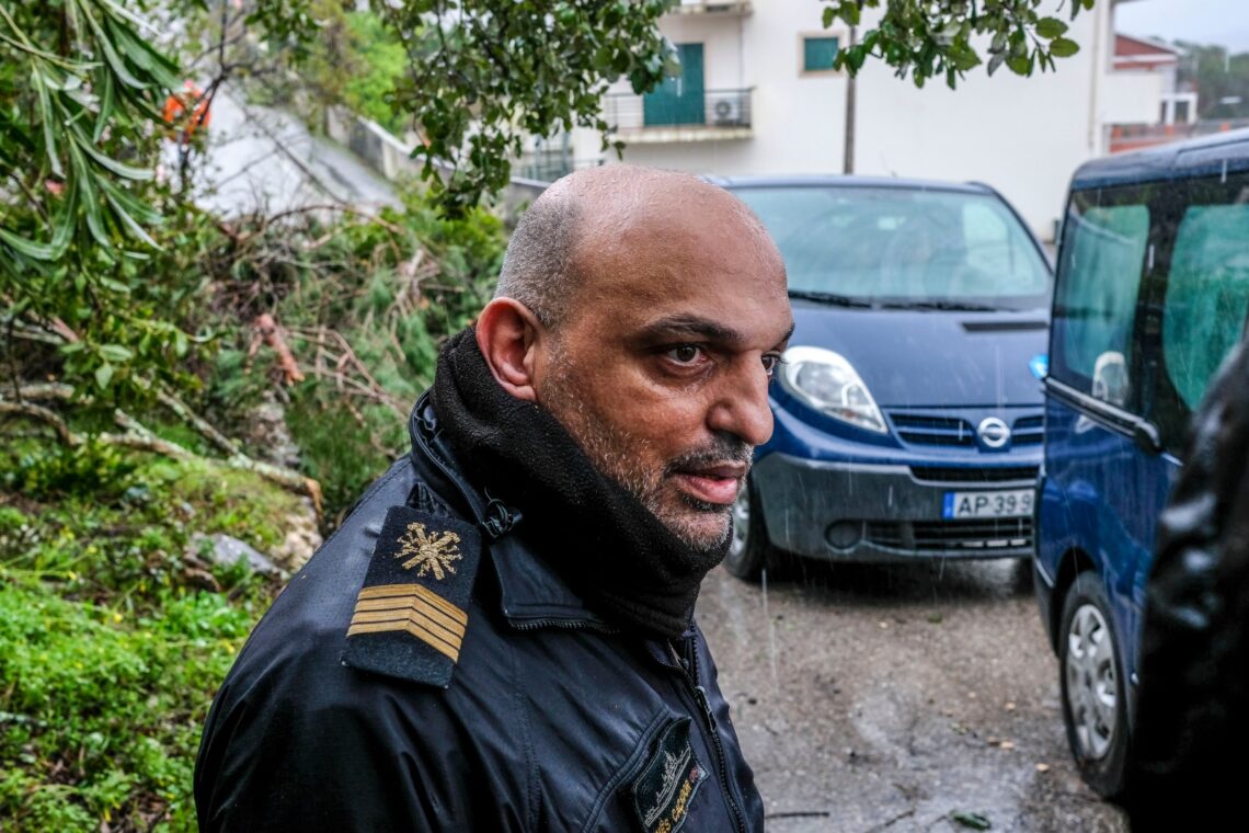 Marinha (com fuzileiros) em Leiria e o 1.º Sargento Caçador volta a casa para ajudar