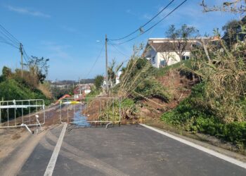 Deslizamento de terras corta EN349 entre Monte Real e Vieira de Leiria