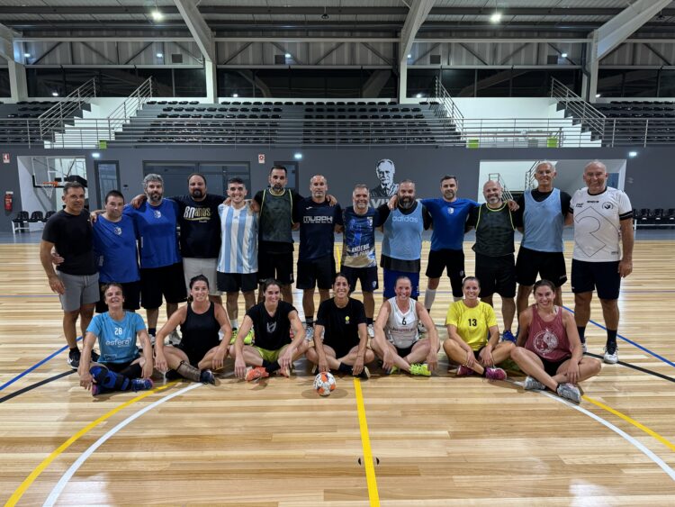 Brincadeira entre antigos andebolistas cria o maior torneio de masters do País
