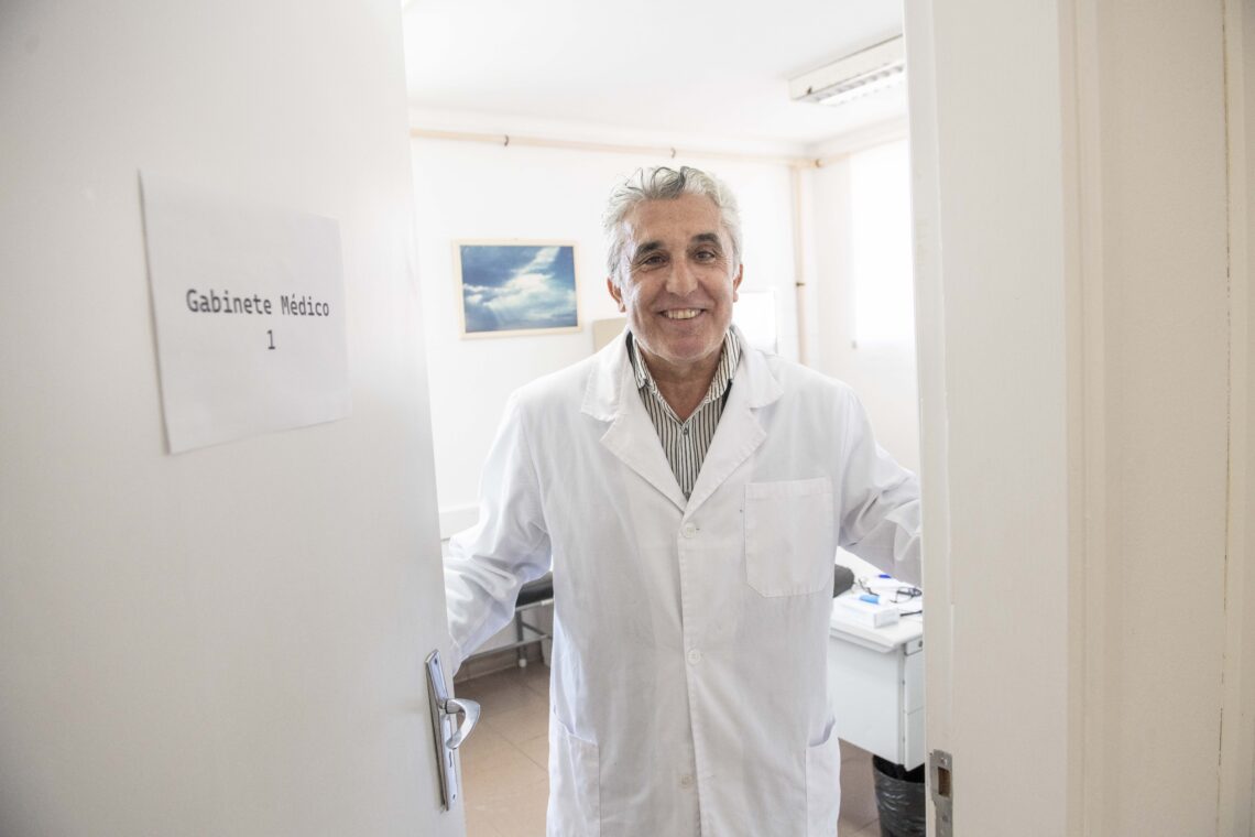 Carlos Amado regressou ao Centro de Saúde da Vieira. Pedro Sigalho está no projecto Bata Branca