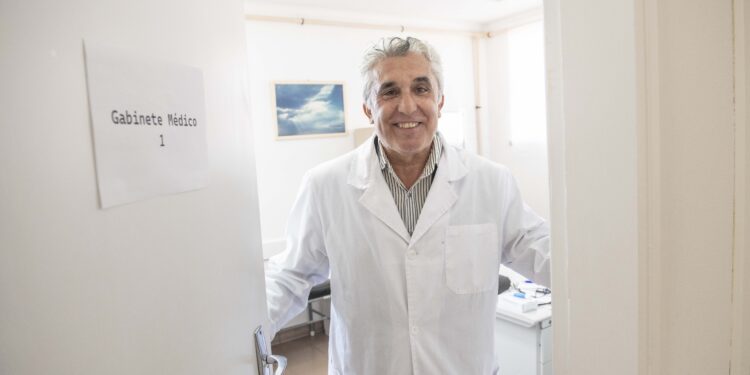Carlos Amado regressou ao Centro de Saúde da Vieira. Pedro Sigalho está no projecto Bata Branca