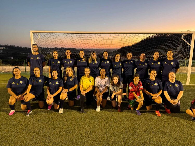 Já correm, rematam uma bola e treinam jogadas. Só lhes falta um campeonato