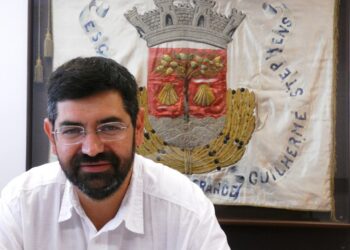 Assembleia Municipal da Marinha Grande propõe atribuir nome de Cesário Silva a agrupamento de escolas