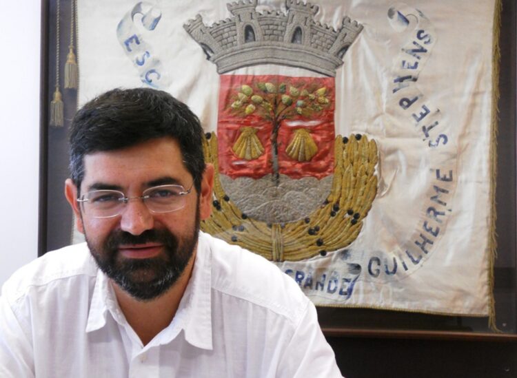 Assembleia Municipal da Marinha Grande propõe atribuir nome de Cesário Silva a agrupamento de escolas