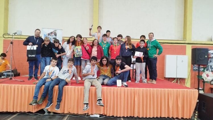 Equipas do Clube de Programação e Robótica do Agrupamento de Escolas Raul Proença vão competir em Porto Rico