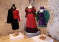 Explora-se a forma como o traje reflectia o estatuto, o poder e as transformações sociais, entre os séculos XV e XVI