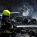 Incêndio em material no exterior de empresa de plásticos na Batalha