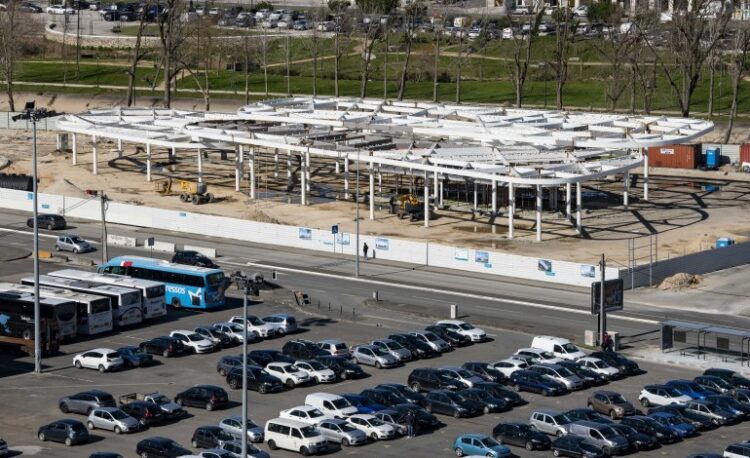 Obras do terminal, da escola D. Dinis e do topo norte derrapam para 2027