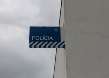 Perturbou viagem de autocarro e foi detido por envolver-se fisicamente com polícias em Caldas da Rainha