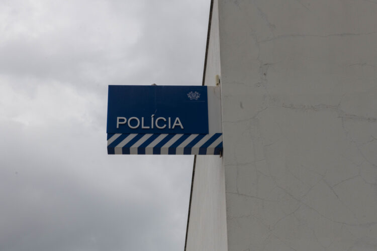 Perturbou viagem de autocarro e foi detido por envolver-se fisicamente com polícias em Caldas da Rainha