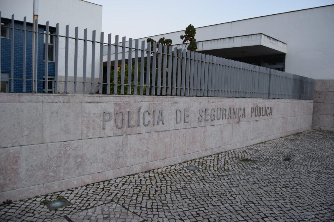 Roubam viatura em Sintra e são detidos pela PSP de Caldas da Rainha