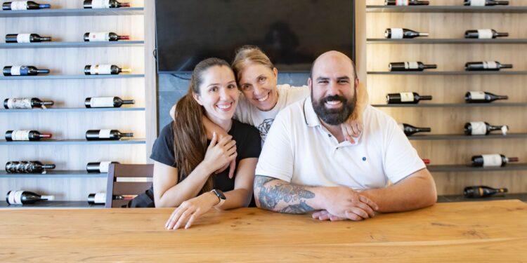 Deolinda Gomes abriu o restaurante em 2006 e hoje são os filhos, Paulo Carvalho e Beatriz Carvalho, que continuam a casa com a mãe