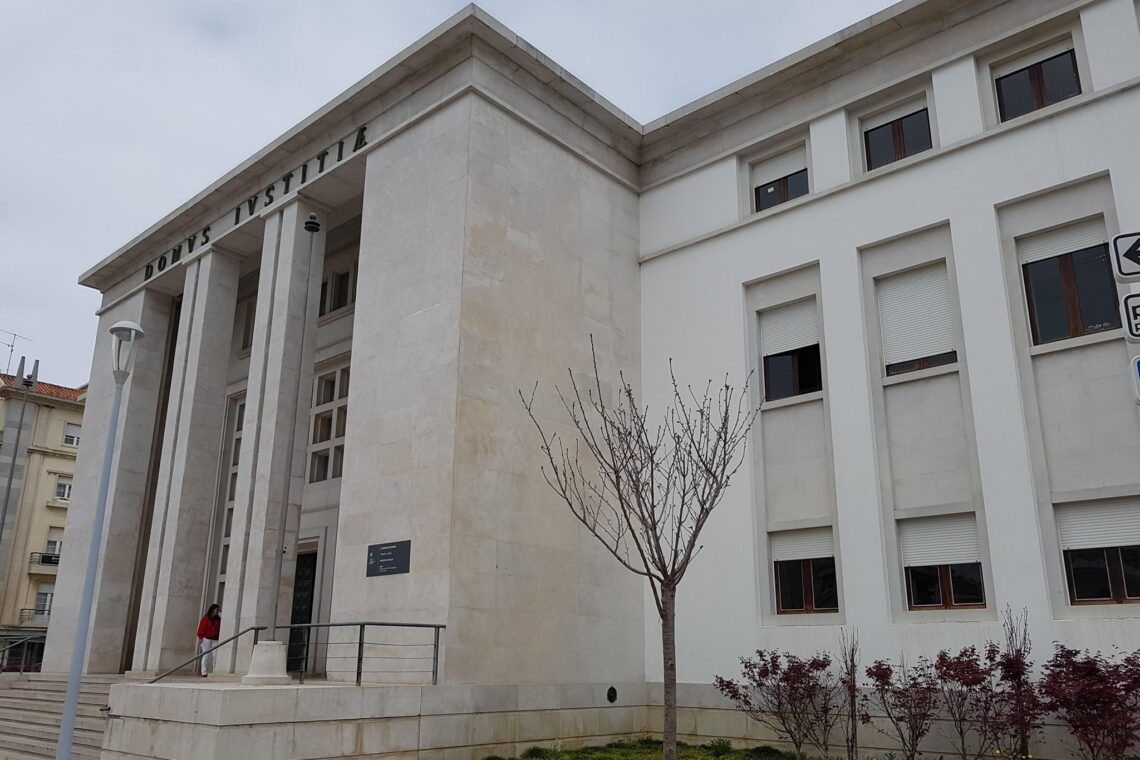 Pais reclamam quase 500 mil euros pela morte de filho em queda de baliza em Leiria