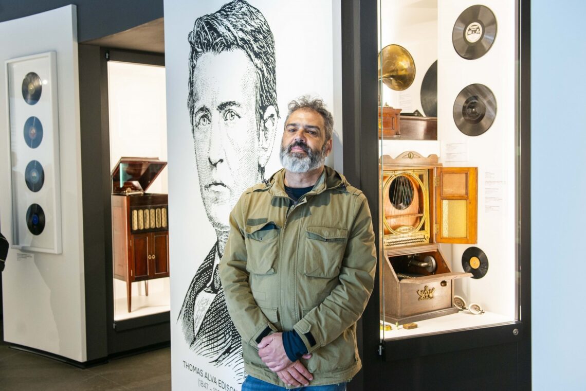 Num projecto com museologia de Alberto Guerreiro, há colaborações de Rui Cruz e Jónatas Lareiro (arquitectura), Miriam Conceição (design), Rui Custódio (montagem) e Isaac Raimundo (investigação)
