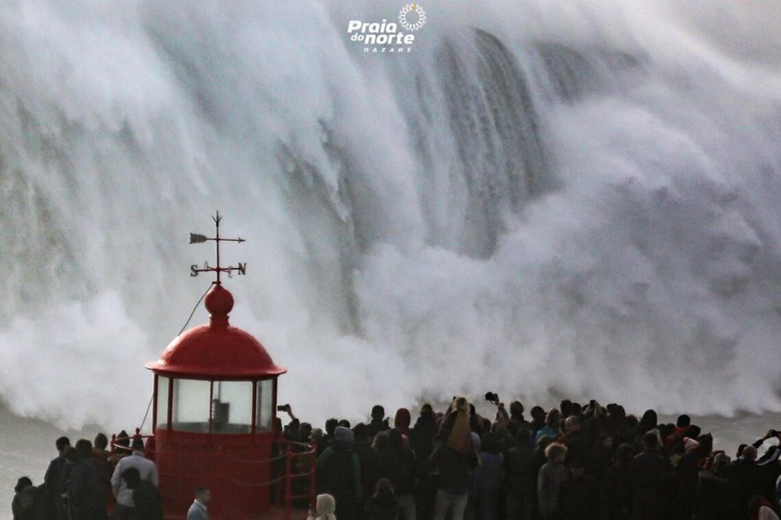 As imagens sempre incríveis de um dia de ondas grandes na Nazaré