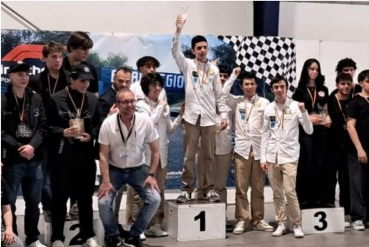 Escola Secundária Afonso Lopes Vieira venceu a final regional do campeonato F1 inSchools