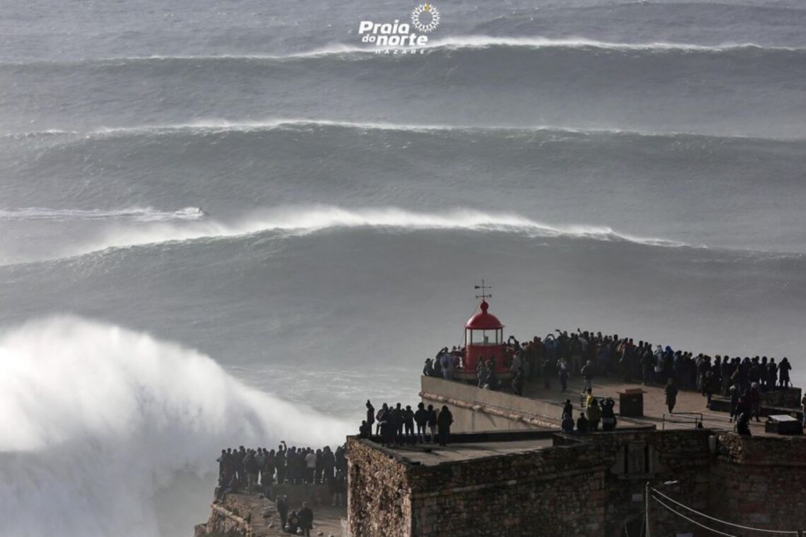 As imagens sempre incríveis de um dia de ondas grandes na Nazaré