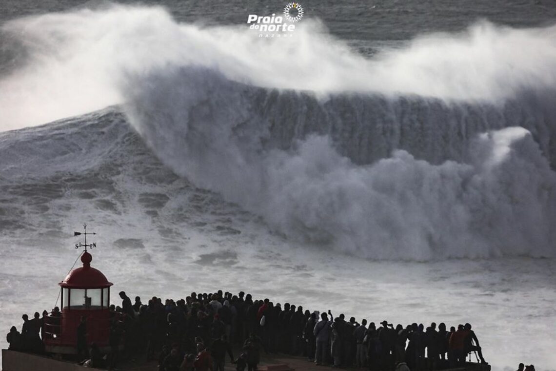 As imagens sempre incríveis de um dia de ondas grandes na Nazaré
