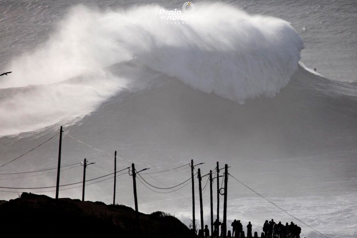 As imagens sempre incríveis de um dia de ondas grandes na Nazaré