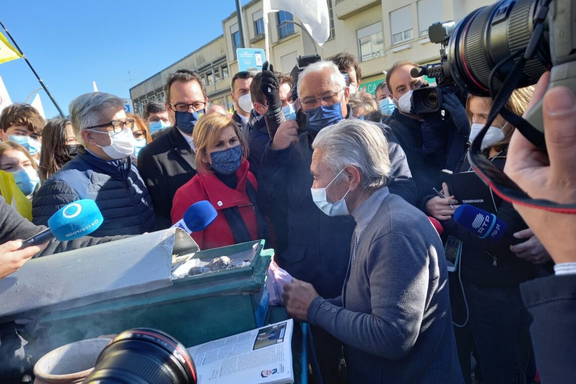 Costa ouve comerciantes em arruada por Leiria: “não queremos manifestações, queremos é clientes na loja”