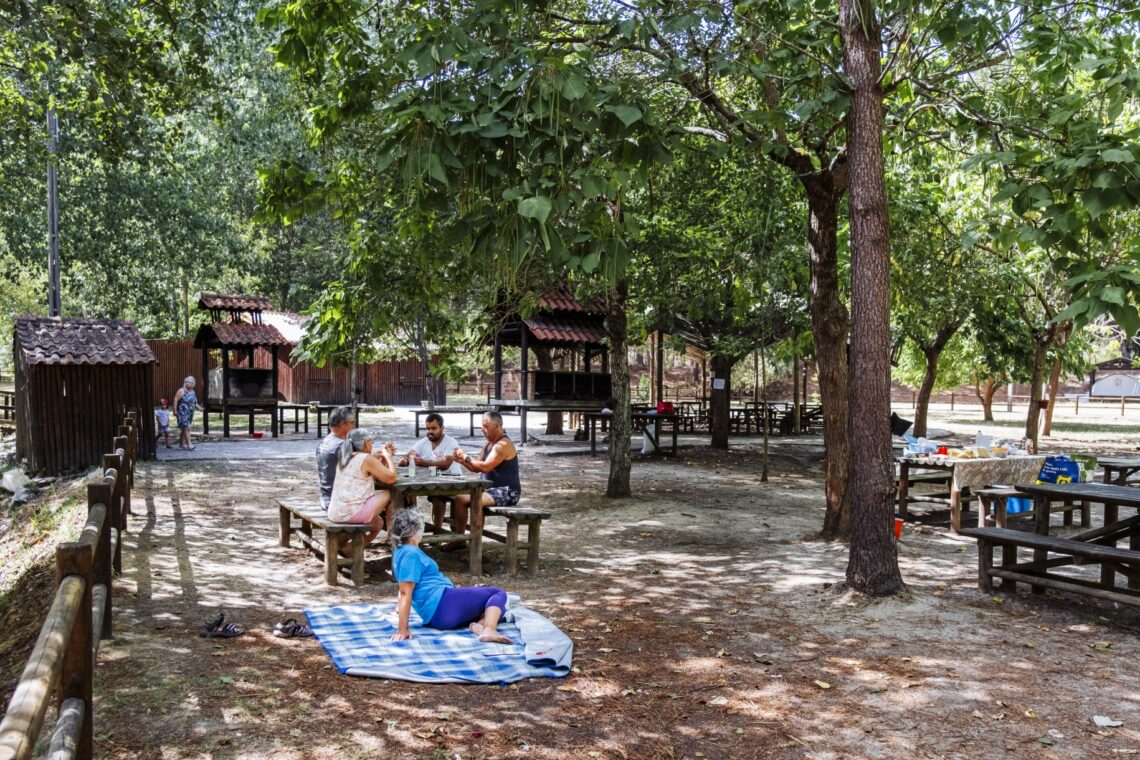 Parques de merendas são alternativa concorrida em dias quentes de Verão