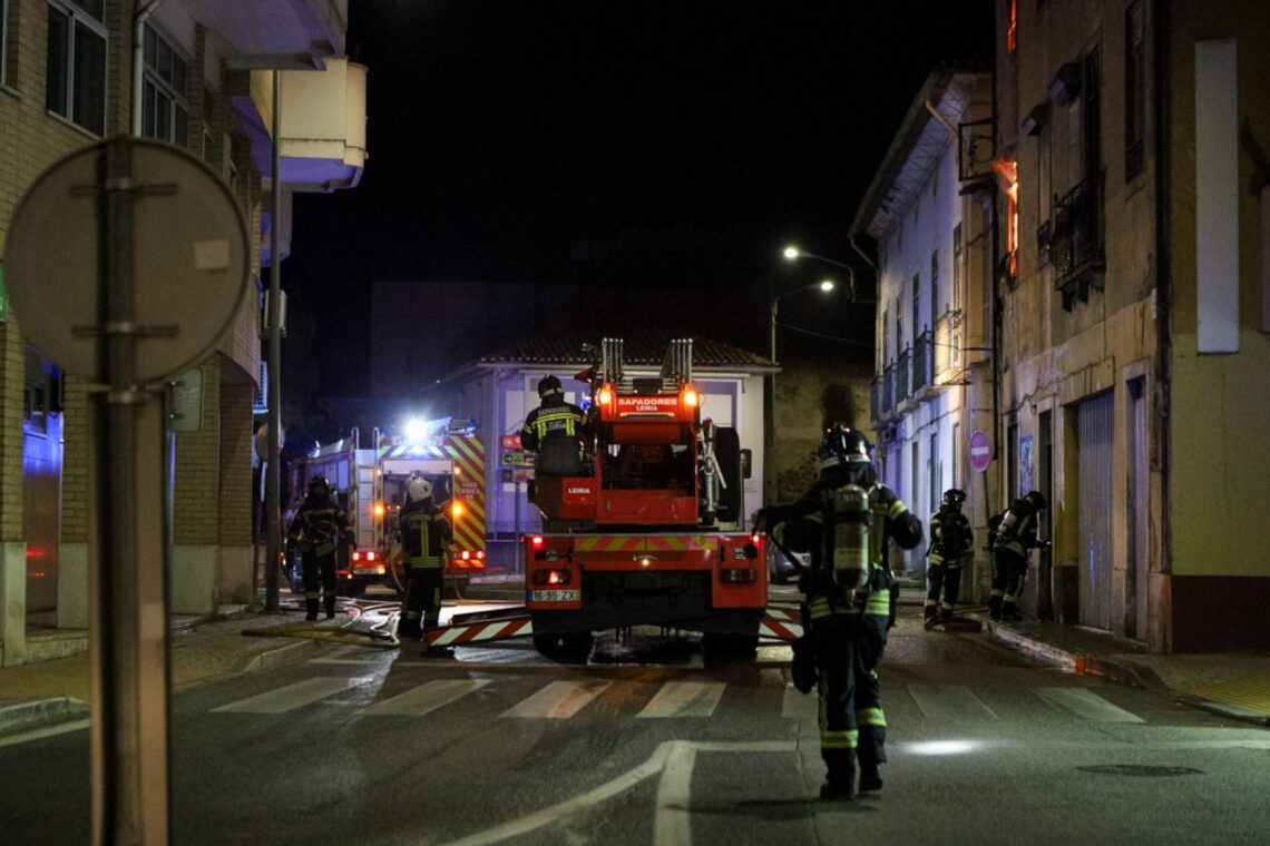 Incêndio em prédio devoluto em Leiria