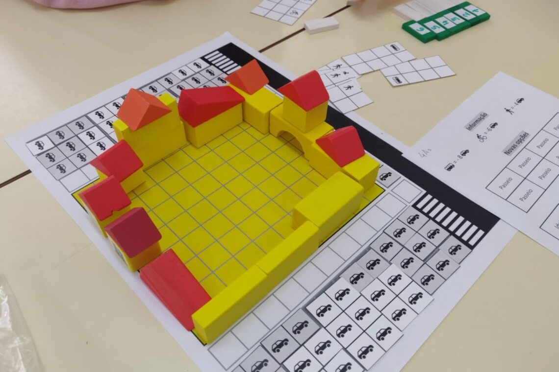 Jogo consiste num protótipo da escola e do espaço envolvente