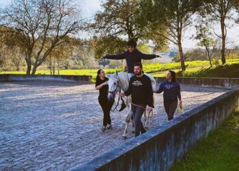Gala solidária no José Lúcio para ajudar Associação Sorrisos dos Milagres Reabilitar a Cavalo