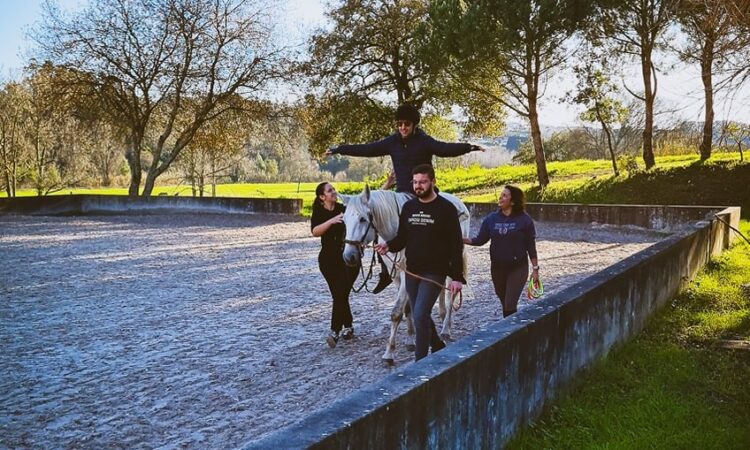 Gala solidária no José Lúcio para ajudar Associação Sorrisos dos Milagres Reabilitar a Cavalo