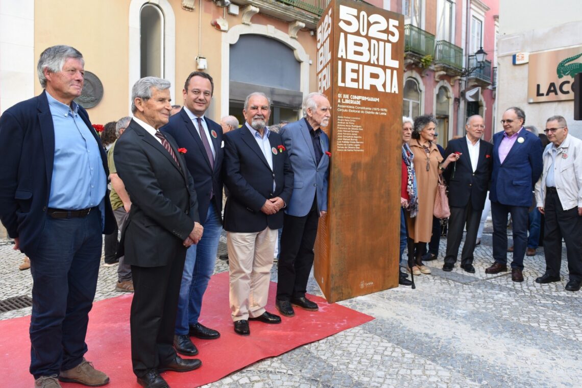 Monumento homenageia deputados constituintes e presos políticos