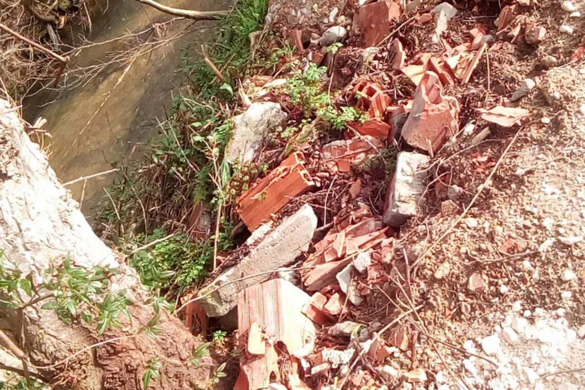 Amigos do Arunca denunciam deficientes operações de limpeza de margens do rio