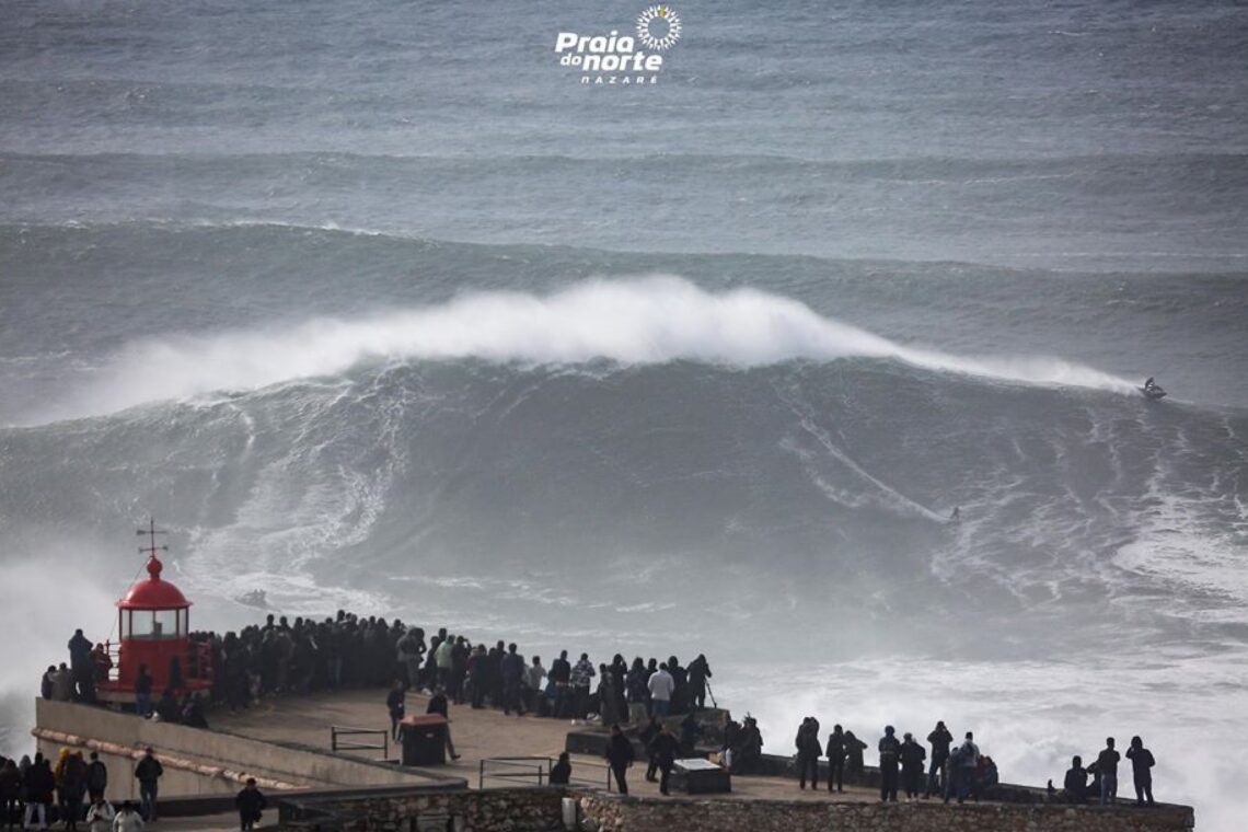 As imagens sempre incríveis de um dia de ondas grandes na Nazaré