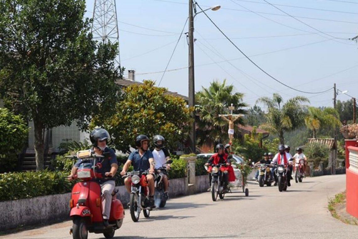 Cortejo percorreu principais ruas das paróquias