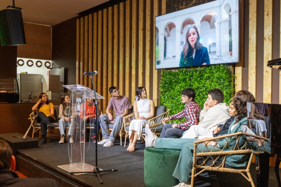 Tomada de posse aconteceu no Teatro-cine, numa cerimónia presidida pelo autarca Pedro Pimpão