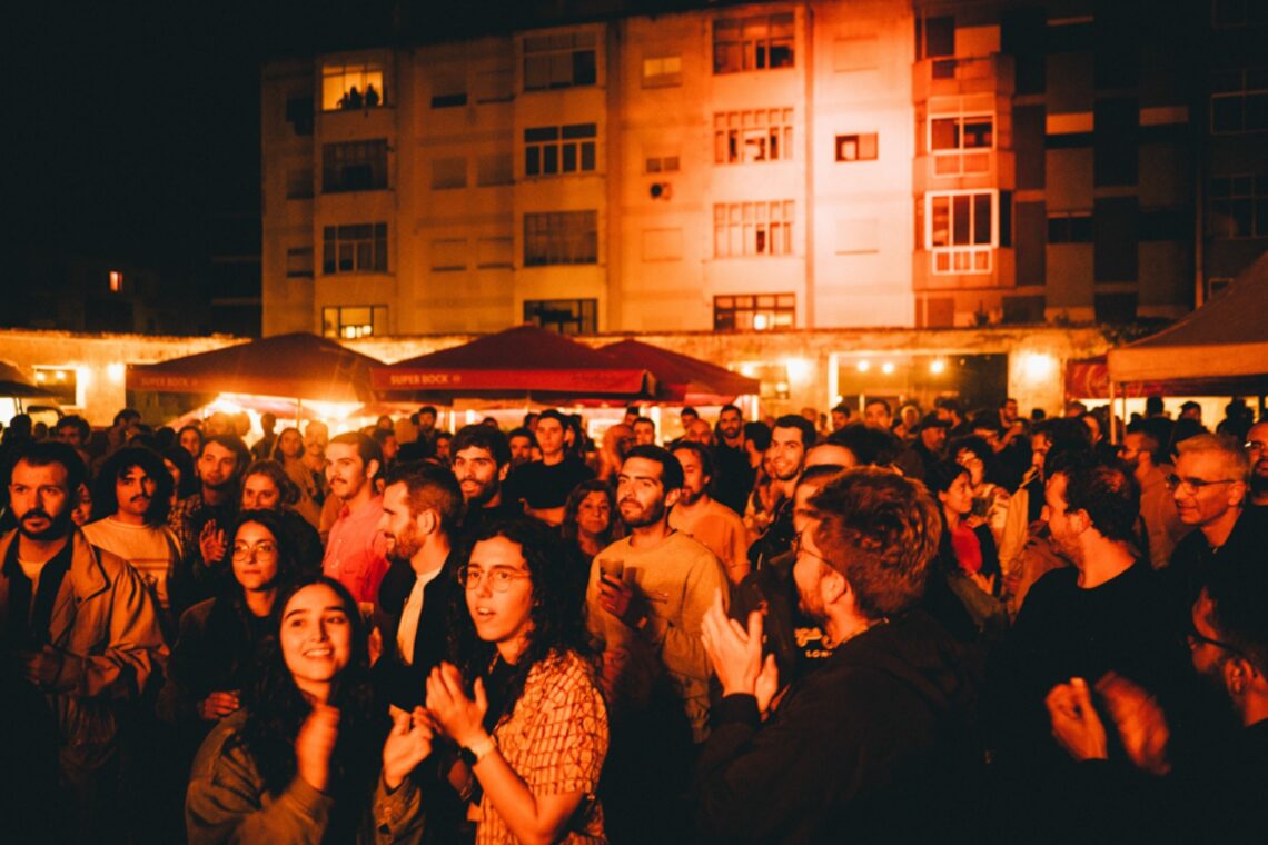 A primeira enchente nocturna
