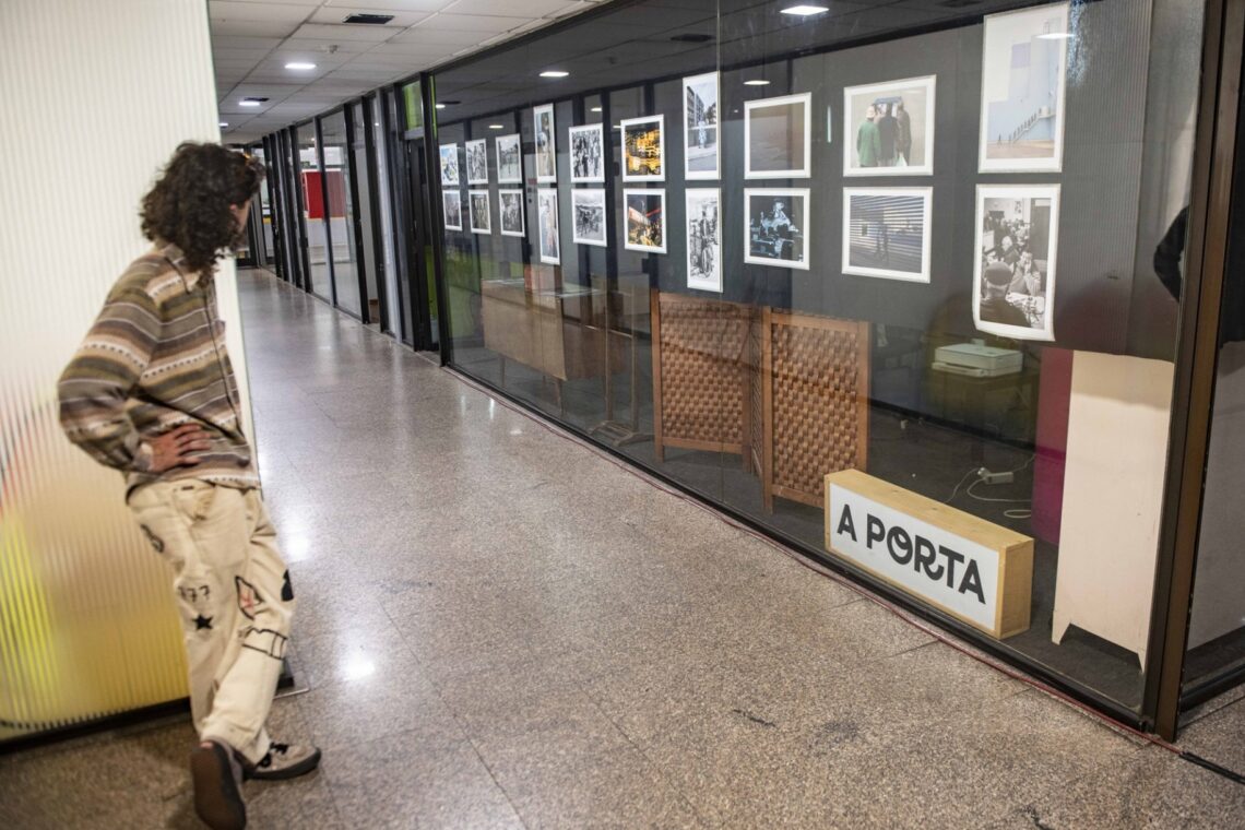 A exposição Leiria e Leirienses no piso três do centro comercial D Dinis