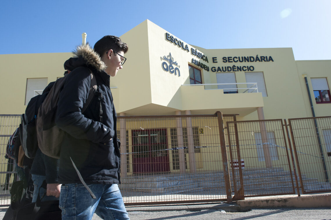 Actualização: Morreu homem agredido em escola na Nazaré