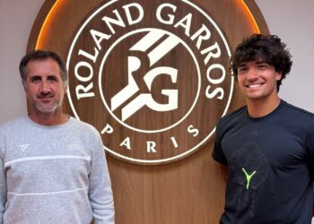 André Lopes (à esquerda) com Henrique Rocha, no Roland Garros, em Maio