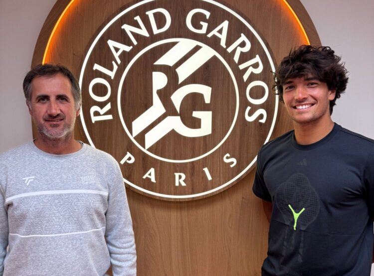 André Lopes (à esquerda) com Henrique Rocha, no Roland Garros, em Maio