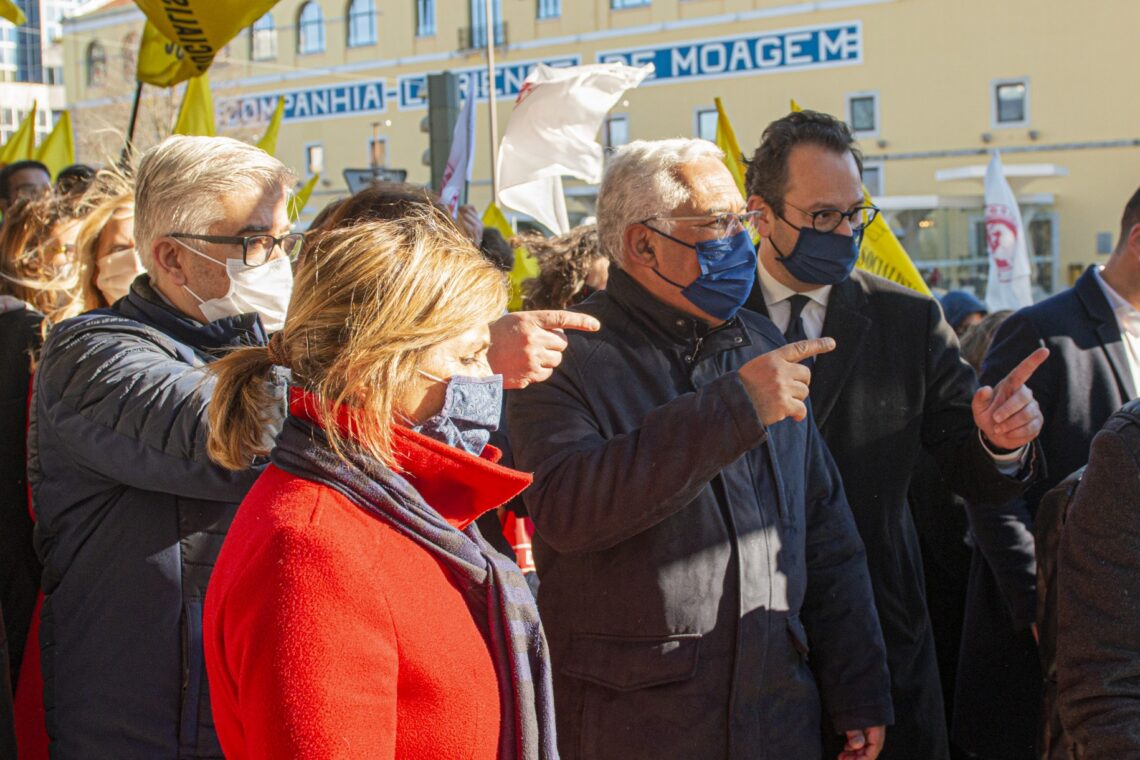 Costa ouve comerciantes em arruada por Leiria: “não queremos manifestações, queremos é clientes na loja”