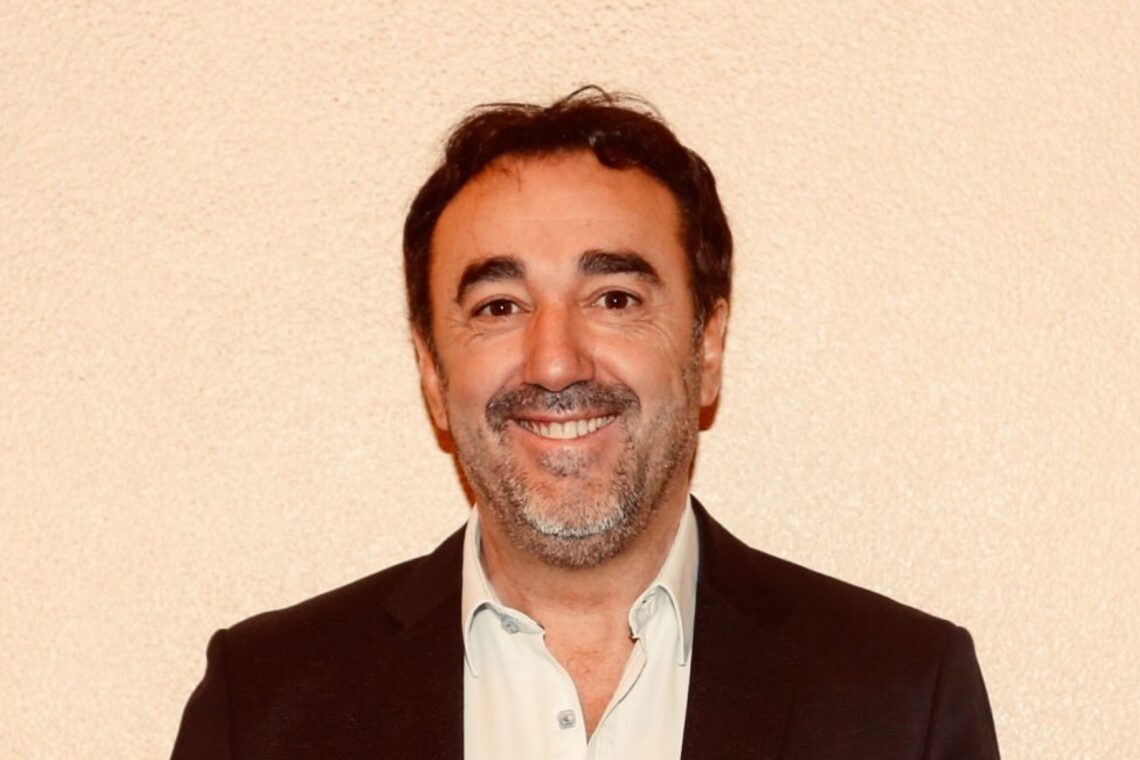 Arthur Machado nasceu em Leiria, mas está há muito radicado em França