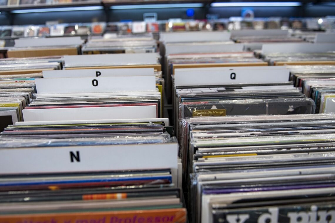 As vendas de discos de vinil em todo o mundo estão a crescer há 18 anos consecutivos