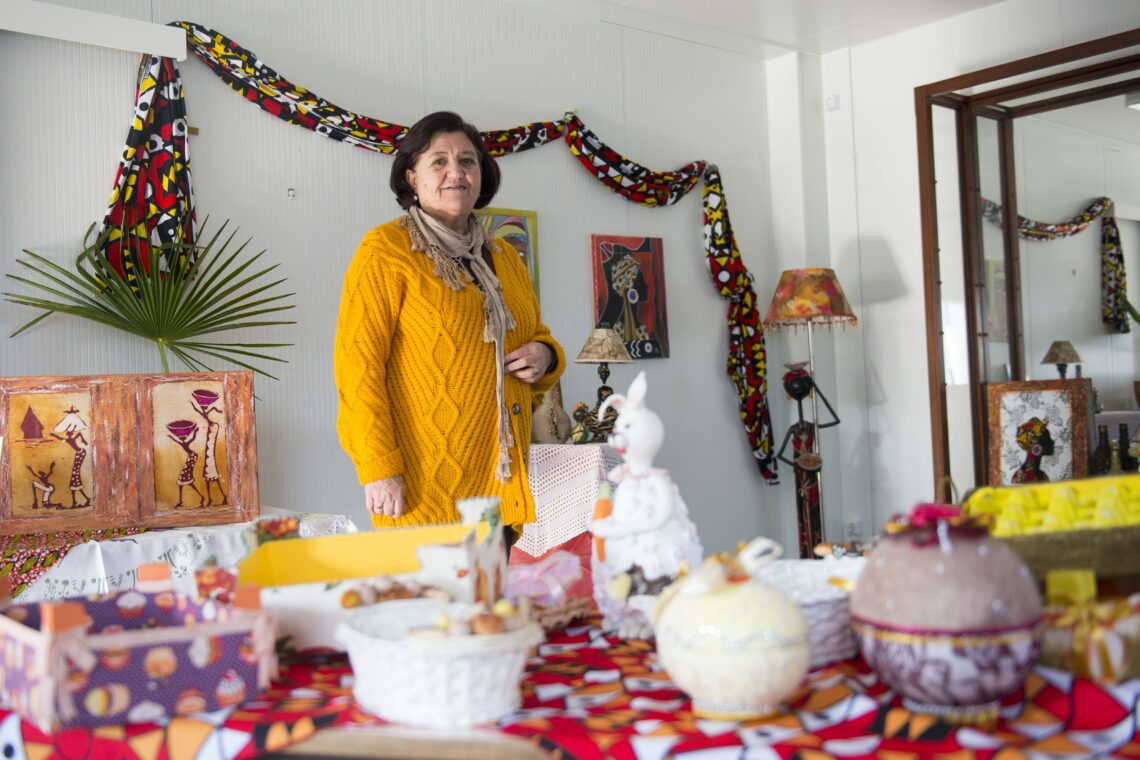 Fátima Mendonça, que vive no bairro desde o início, está ligada ao atelier de arte do projecto Viver Melhor