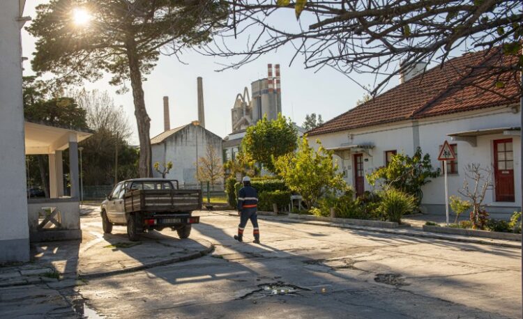 Bairro foi construído para alojar os trabalhadores da fábrica de cimentos, fundada há 101 anos