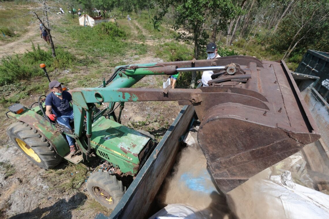 Voluntários recolhem mais de 13 toneladas de lixo da Barosa