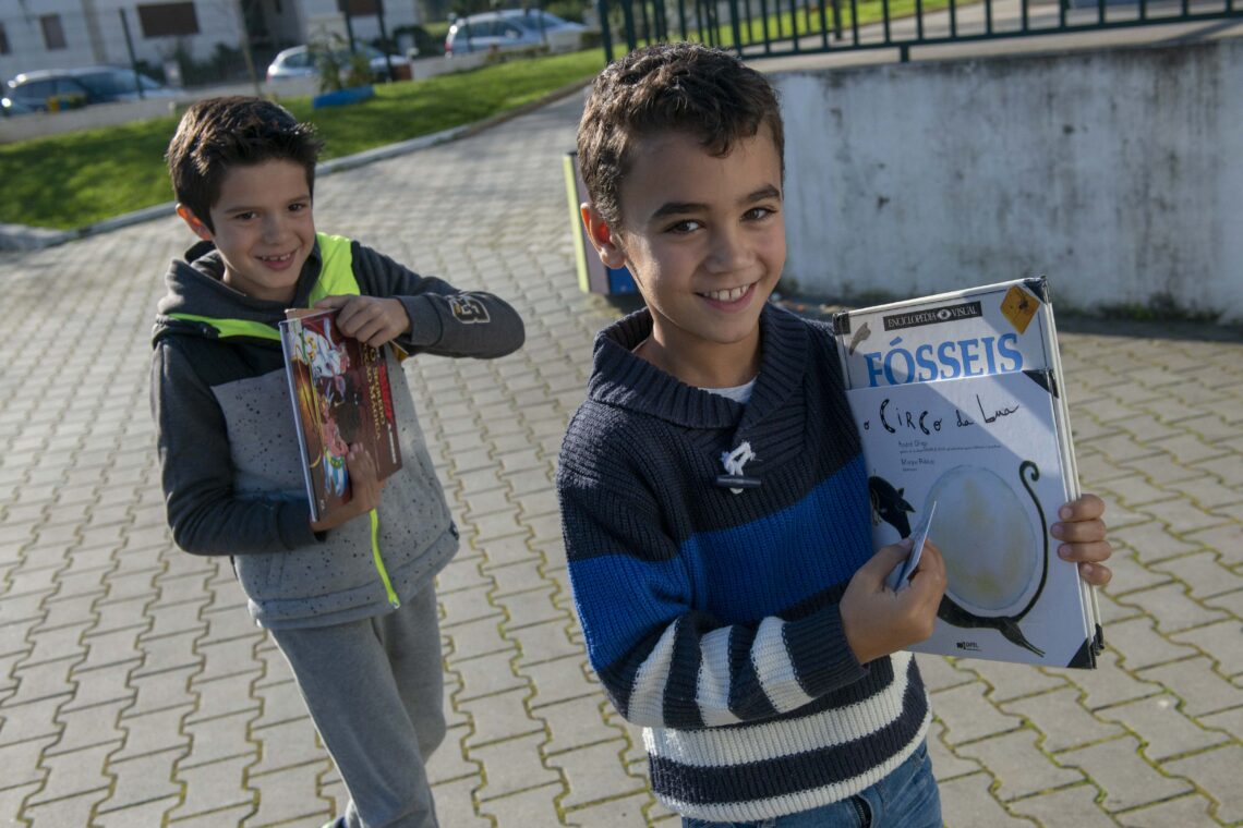 Nesta biblioteca sobre rodas há um pouco de tudo