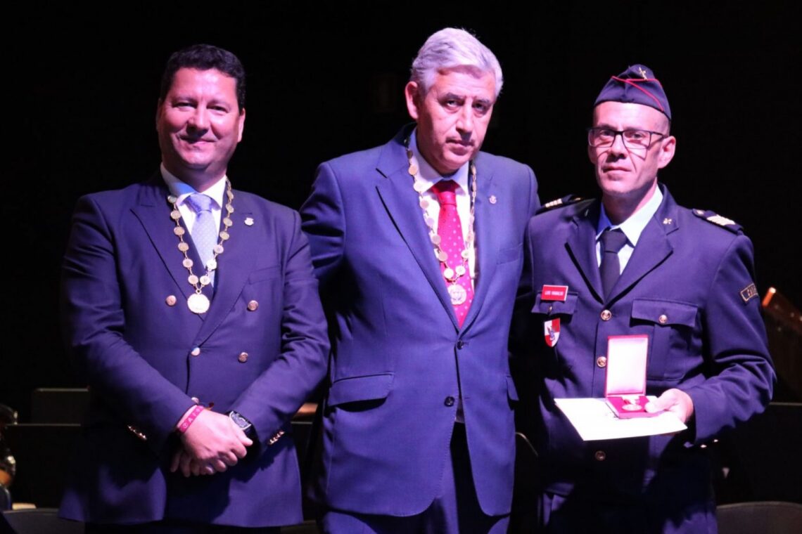 Município homenageou vários bombeiros