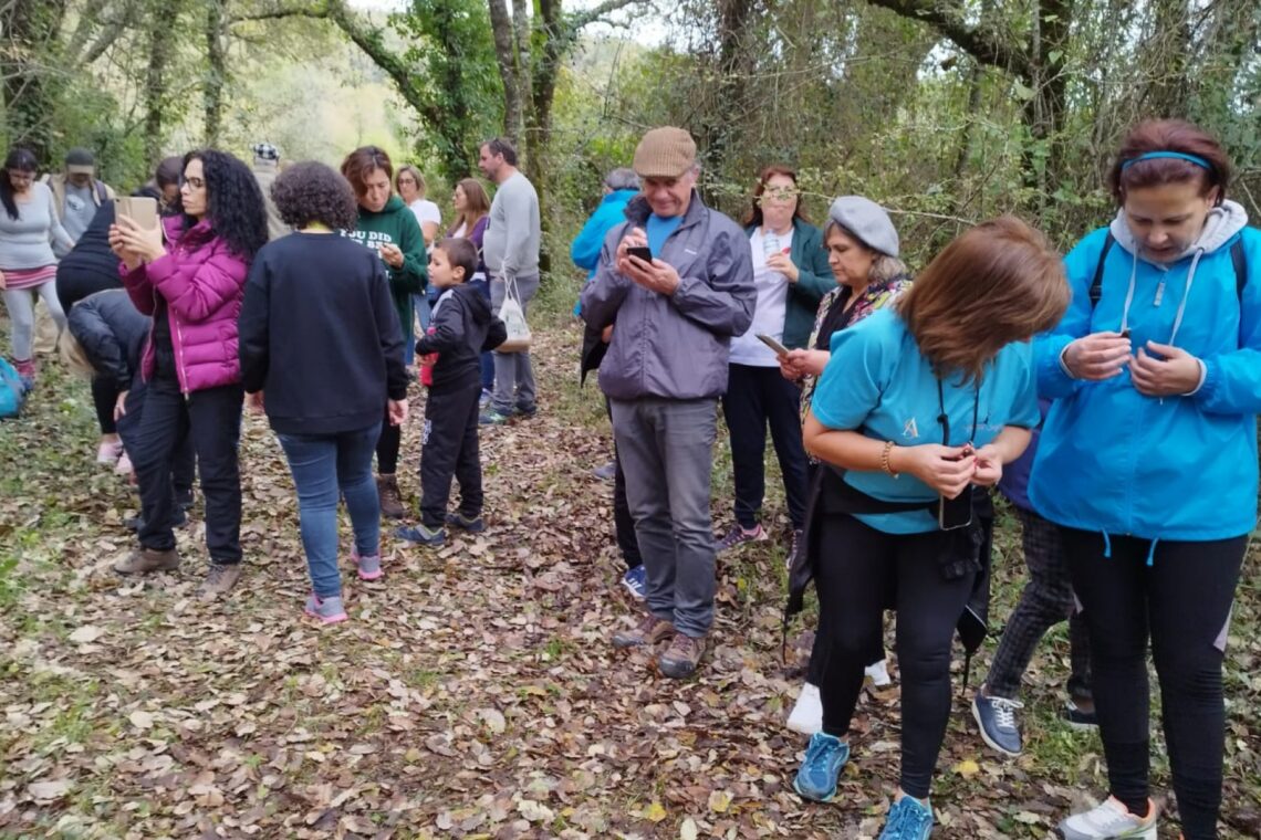 Caminhada convidou participantes a descobrir a floresta